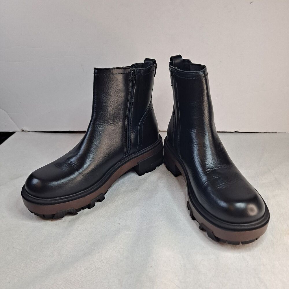 White Mountain Righteous Chelsea Boots Women's 9.5M Black Leather Lug Sole